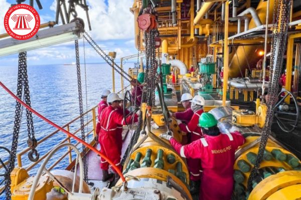 Phiên làm việc của người lao động làm việc thường xuyên và không thường xuyên trên công trình dầu khí trên biển có gì khác nhau?