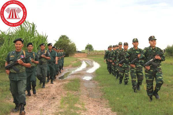 Công dân Việt Nam qua lại biên giới Campuchia