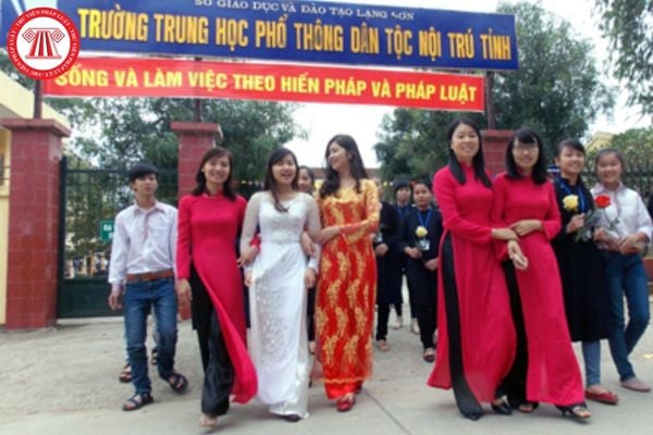 Hằng năm trường phổ thông dân tộc nội trú được tuyển bao nhiêu học sinh dân tộc kinh? 