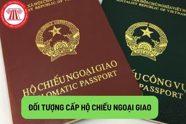 Hộ chiếu ngoại giao được cấp cho vợ hoặc chồng của những đối tượng nào khi cùng đi theo hành trình công tác?