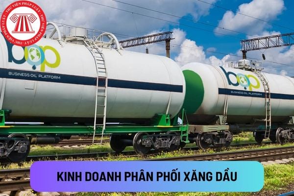 Doanh nghiệp phân phối xăng dầu phải có tối thiểu bao nhiêu cửa hàng bán lẻ xăng dầu theo quy định của pháp luật?