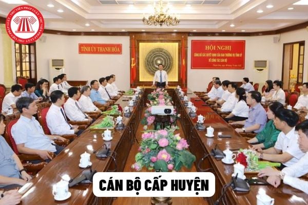 Cán bộ cấp huyện