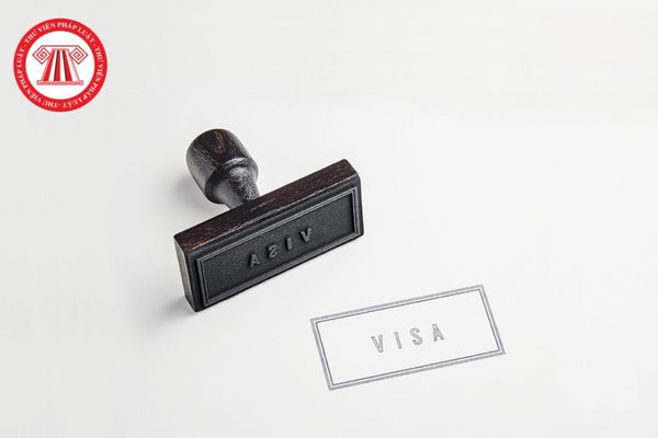 Người nước ngoài có visa diện kết hôn có thể sử dụng để xin việc làm tại Việt Nam hay phải đăng ký lại visa theo diện lao động?