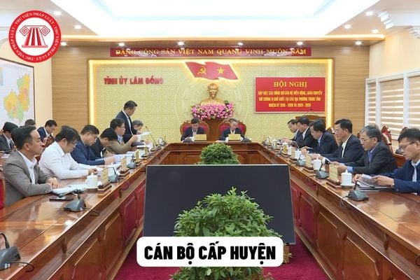 Cán bộ cấp huyện giữ chức vụ lãnh đạo