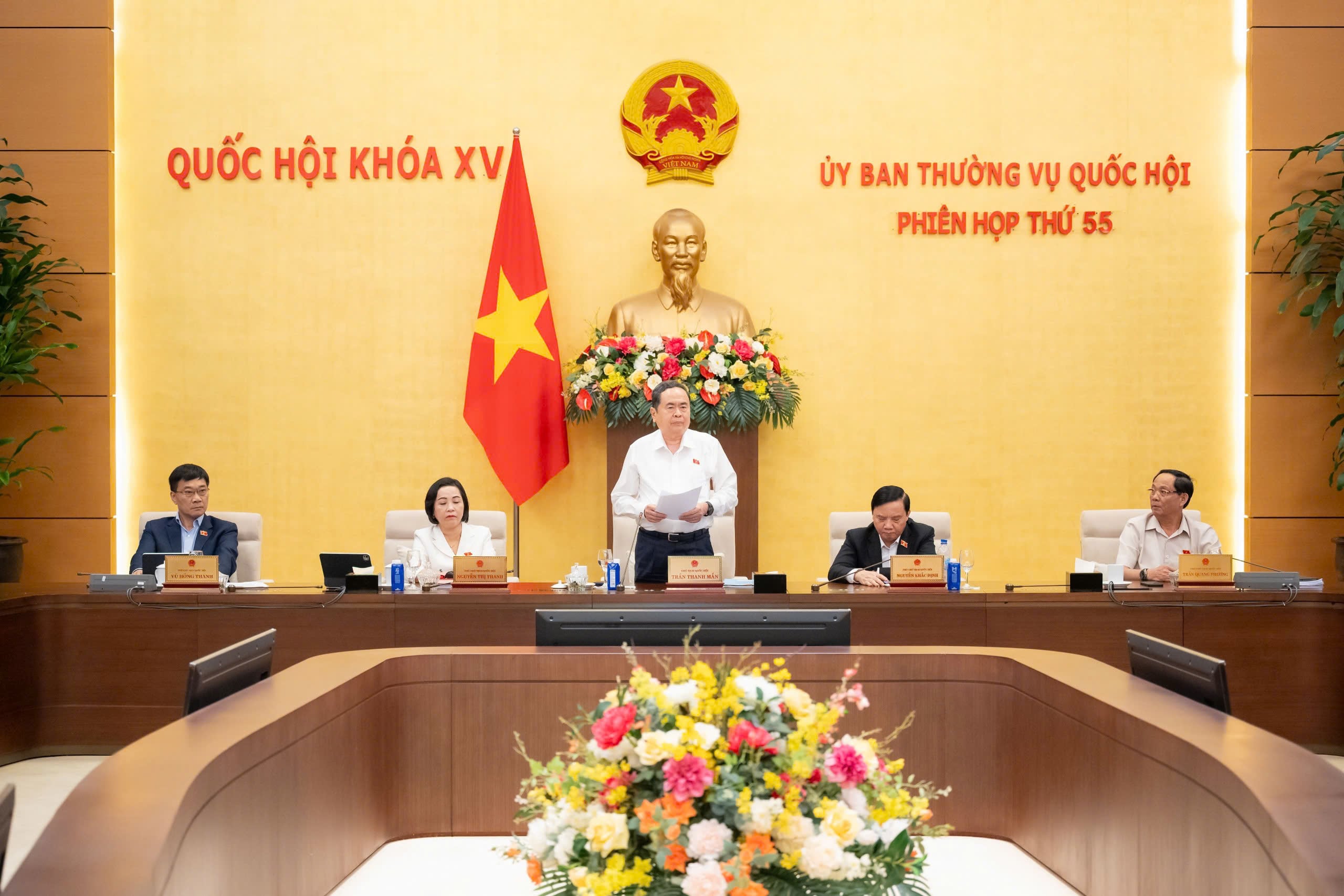 Pháp luật