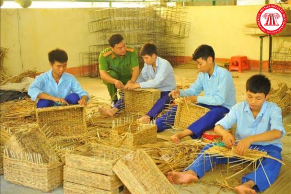 Học sinh trường giáo dưỡng có thể gặp người không phải thân nhân của mình tại nơi tiếp đón của trường giáo dưỡng không? 