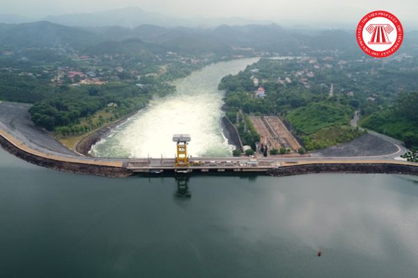 Thủy điện Thác Bà được mở hết toàn bộ các cửa xả cửa tràn khi nào? Thủy điện Thác Bà báo cáo số liệu của tất cả các lần quan trắc đo đạc cho ai? 