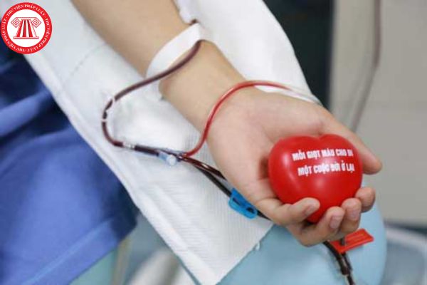 Phụ nữ sau khi sinh con phải trì hoãn việc hiến máu nhân đạo trong thời gian bao lâu? Người hiến máu nhân đạo được hưởng những quyền lợi gì?