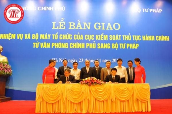 Cục Kiểm soát thủ tục hành chính có nhiệm vụ và quyền hạn gì trong công tác xây dựng, quản lý Cơ sở dữ liệu quốc gia về thủ tục hành chính?