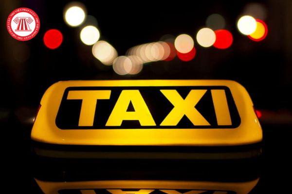 Tài xế taxi có bị phạt hành chính khi chở hành khách nhưng không có hộp đèn với chữ TAXI trên nóc xe?