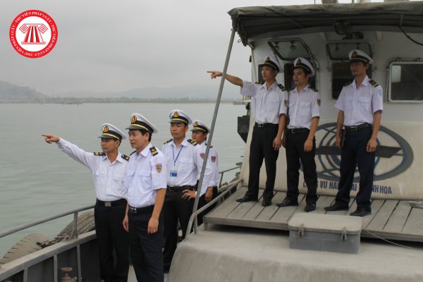 Viên chức thông tin an ninh hàng hải hạng 3 phải đáp ứng những tiêu chuẩn gì về trình độ đào tạo và chuyên môn nghiệp vụ?