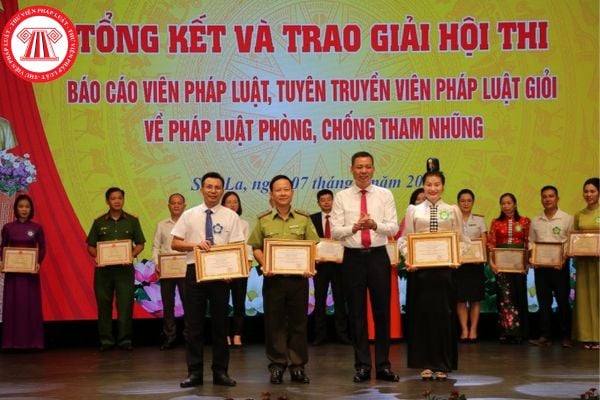 Báo cáo viên pháp luật