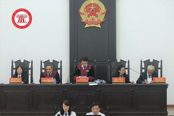 công chức tòa án