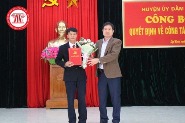 Khi thực hiện quy hoạch cán bộ cơ quan nhà nước phải đảm bảo cán bộ cấp huyện phải còn đủ từ bao nhiêu tuổi công tác?