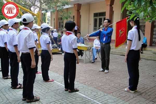 Các chế độ chính sách hưởng đối giáo viên làm Tổng phụ trách Đội Thiếu niên tiền phong Hồ Chí Minh gồm những chế độ nào?