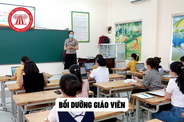 Nội dung của chương trình bồi dưỡng thường xuyên giáo viên cơ sở giáo dục phổ thông được chia làm bao nhiêu phần?