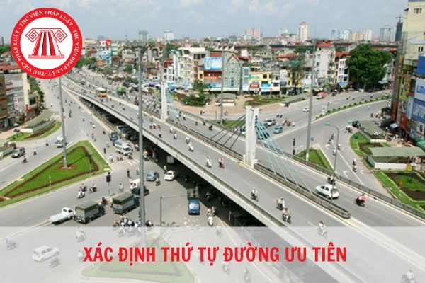 Thứ tự đường ưu tiên được quy định như thế nào? Xác định đường ưu tiên đối với 02 đường cùng thứ tự và giao nhau cùng mức như thế nào?