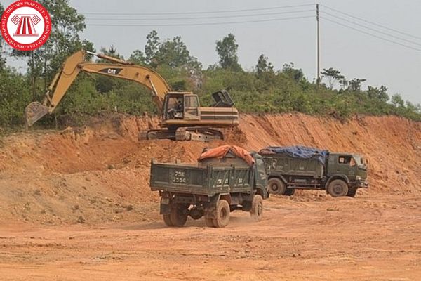 Máy, thiết bị thi công để vận chuyển, đào đất đá trong đảm bảo an toàn tại công trường xây dựng có quy định chung như thế nào?