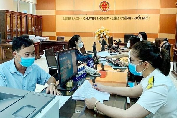 Việc mang, mặc trang phục của ngành Thuế phải đáp ứng nguyên tắc nào?