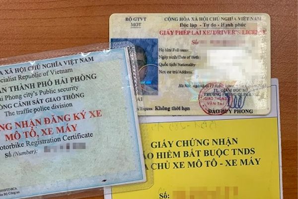 Chủ xe là người Việt Nam tham gia giao thông cần những giấy tờ gì? 