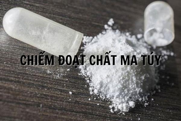 Có phạm tội chiếm đoạt chất ma túy khi giả mạo làm công an để ăn cướp ma túy không?