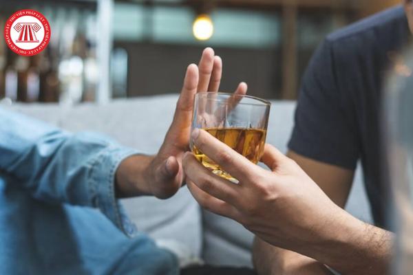Ép người khác uống rượu bia trong dịp Tết có phải là hành vi vi phạm pháp luật hay không?