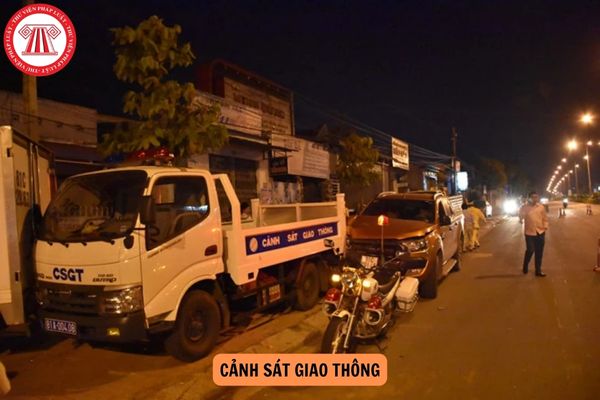 Cảnh sát giao thông có quyền tạm thời đình chỉ các hoạt động tại vỉa hè từ ngày 01/01/2025?