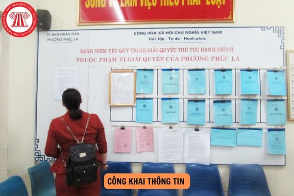 Theo Luật Thực hiện dân chủ ở cơ sở, việc công khai thông tin được thực hiện thông qua các hình thức nào ở xã, phường, thị trấn?