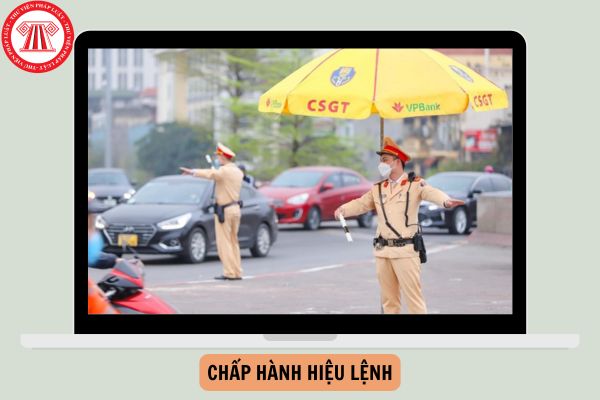 Xe máy không chấp hành hiệu lệnh của người điều khiển giao thông phạt bao nhiêu?