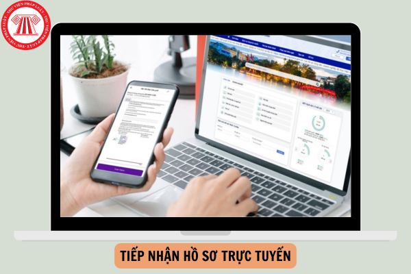 Theo Nghị định 45/2020/NĐ-CP thời gian cán bộ công chức viên chức phản hồi việc tiếp nhận hồ sơ trực tuyến chậm nhất là bao lâu sau khi công dân nộp hồ sơ lên hệ thống?