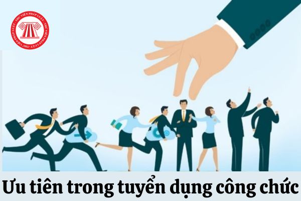 Đối tượng ưu tiên trong tuyển dụng công chức khi có nhiều người cùng điểm được xác định thế nào?