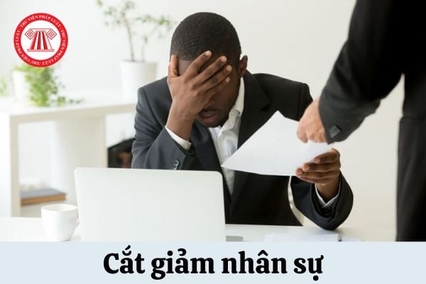 Bị cắt giảm nhân sự vì lý do thay đổi cơ cấu tổ chức thì người lao động được thanh toán các quyền lợi trong thời gian bao lâu?