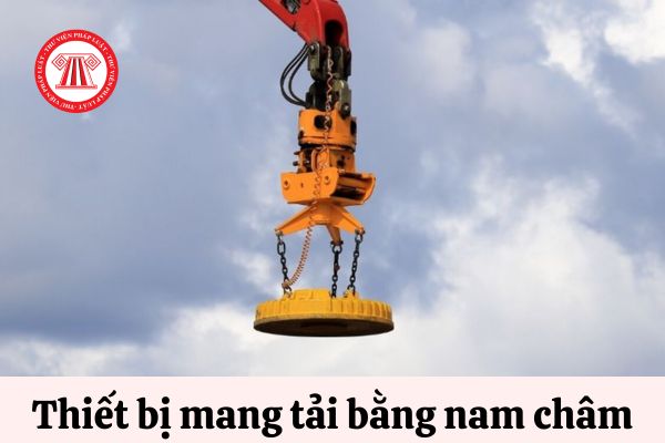 Việc nhả tải của thiết bị mang tải bằng nam châm phải được kích hoạt bằng bộ điều khiển nào?