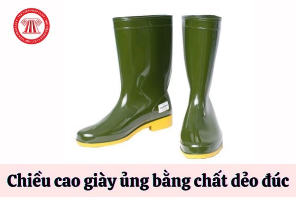 Chiều cao của giày ủng bằng chất dẻo đúc phải đáp ứng tiêu chuẩn gì?