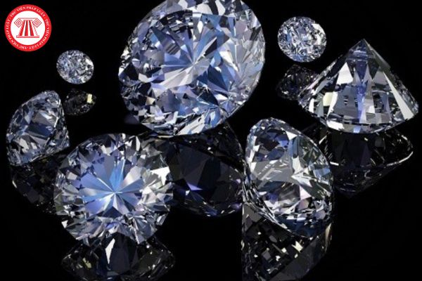 Có phải kê khai tài sản là kim cương có giá trị trên 50 triệu đồng? Kiểm toán viên thuế có phải kê khai tài sản thu nhập hằng năm hay không?