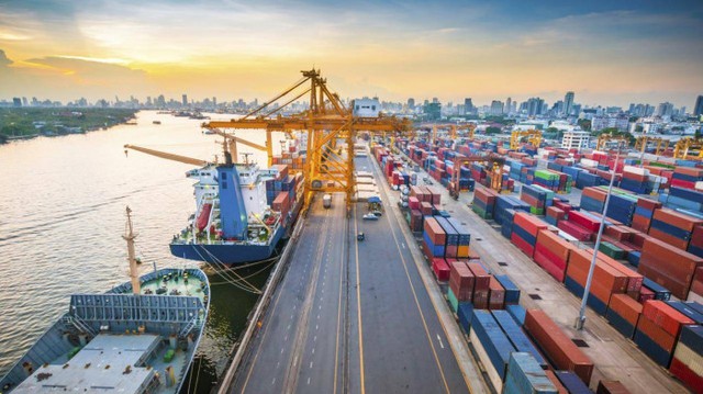 UBND TPHCM xem xét điều chỉnh phí hạ tầng cảng biển trong tháng 7/2022