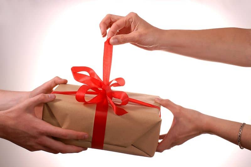 Định mức miễn thuế xuất nhập khẩu đối với quà biếu, quà tặng