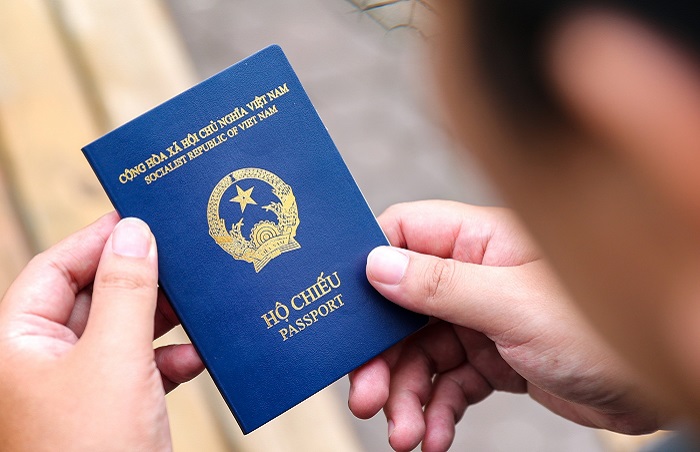 Bao nhiêu tuổi được làm hộ chiếu phổ thông?