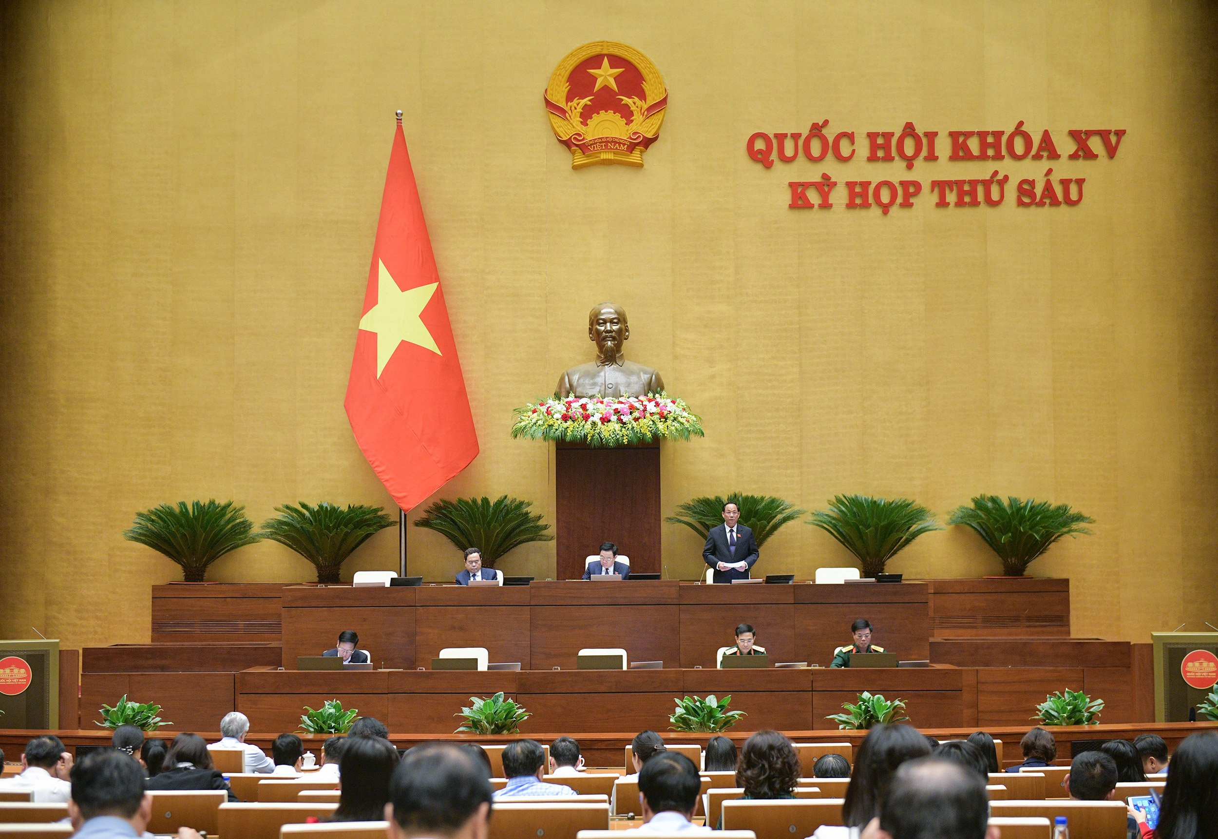 Phó Chủ tịch Trần Quang Phương điều hành nội dung (1) phiên họp chiều 24/10/2023