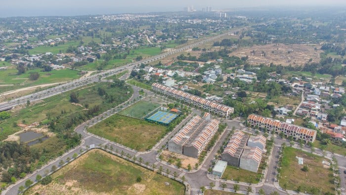 Thông báo 256: Nghiên cứu đánh thuế với đất hoang hóa, các dự án bất động sản chậm triển khai