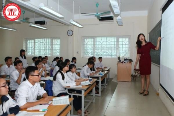 Sinh viên sư phạm hưởng chính sách hỗ trợ học phí chỉ công tác trong ngành giáo dục 6 năm thì có phải bồi hoàn kinh phí không?