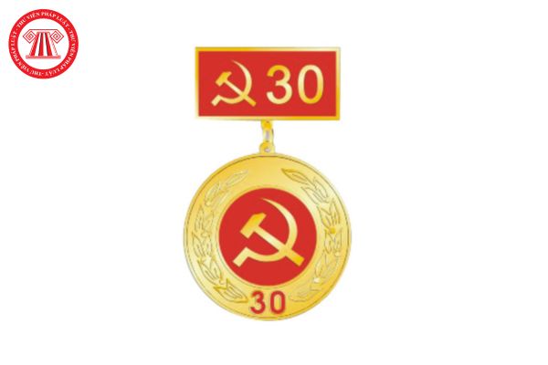 Khi nào thì Đảng viên được tặng Huy hiệu 30 năm tuổi Đảng? Mức tiền thưởng đối với Đảng viên được tặng Huy hiệu 30 năm tuổi Đảng là bao nhiêu?