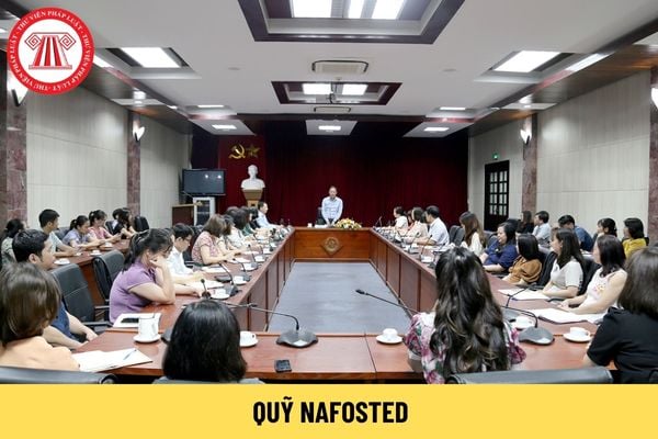 Ai có thẩm quyền thành lập Hội đồng khoa học và công nghệ để tư vấn chuyên môn cho Quỹ NAFOSTED?