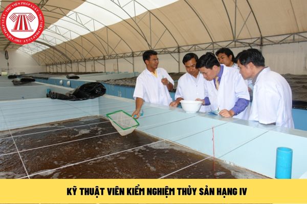 kỷ thuật viên kiểm nghiệm thủy sản