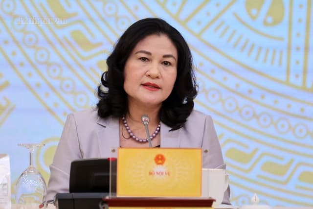 Pháp luật