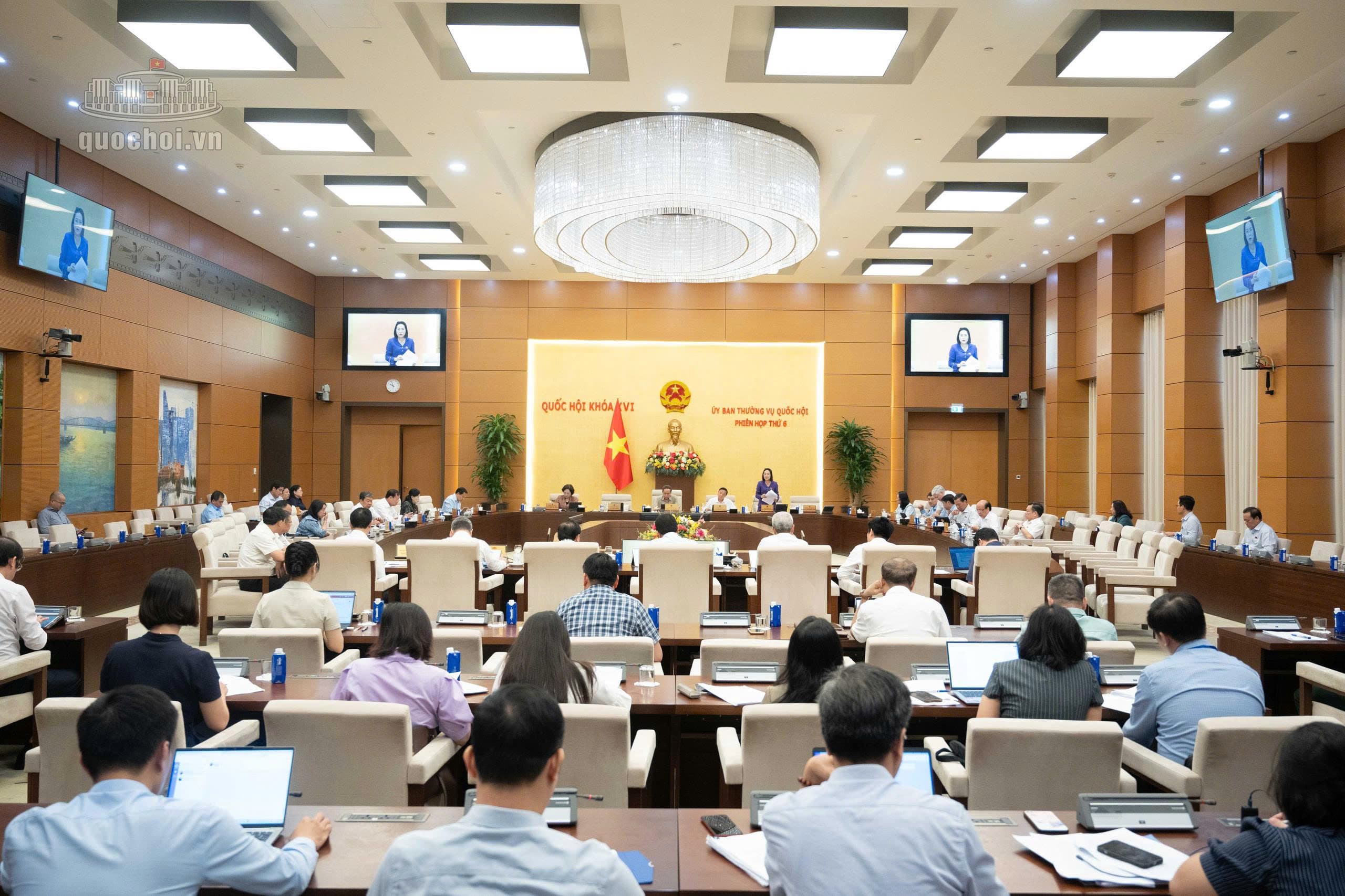 Pháp luật