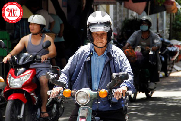Người đã 65 tuổi có được thi bằng lái xe máy hay không?
