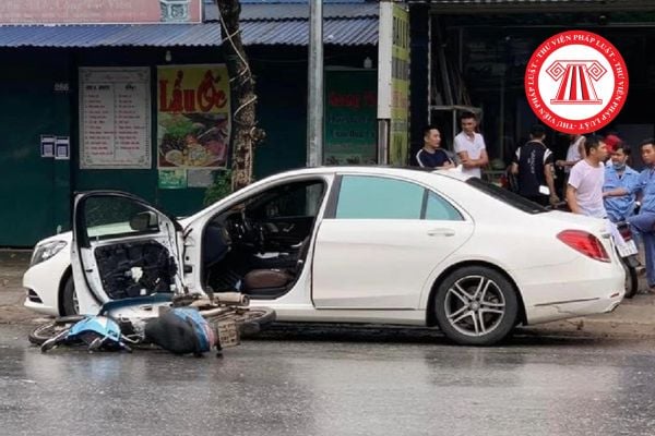 mở cửa xe ô tô gây tai nạn giao thông bị phạt thế nào?