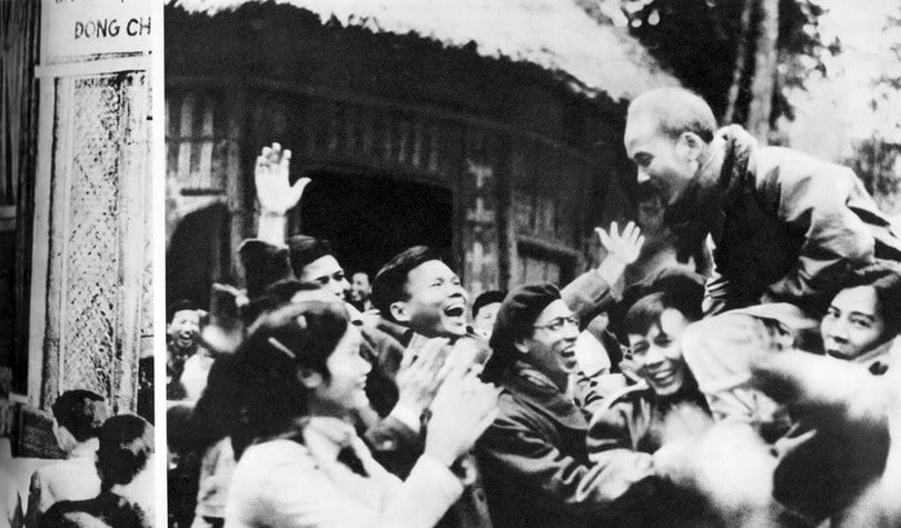 Một số bức ảnh lịch sử về Chủ tịch Hồ Chí Minh?