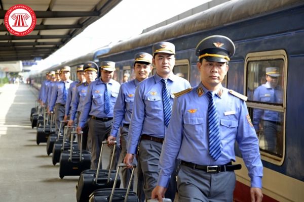 Nhân viên đường sắt trực tiếp phục vụ chạy tàu bao gồm những chức danh nào?